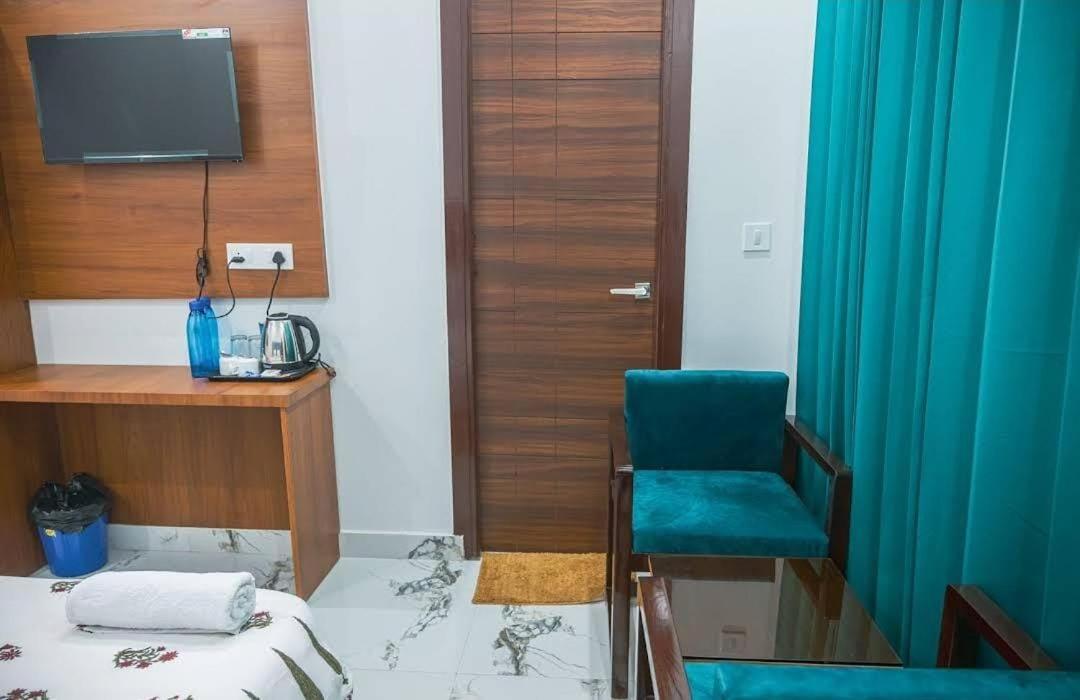 Hotel Parth Inn Rishīkesh Buitenkant foto