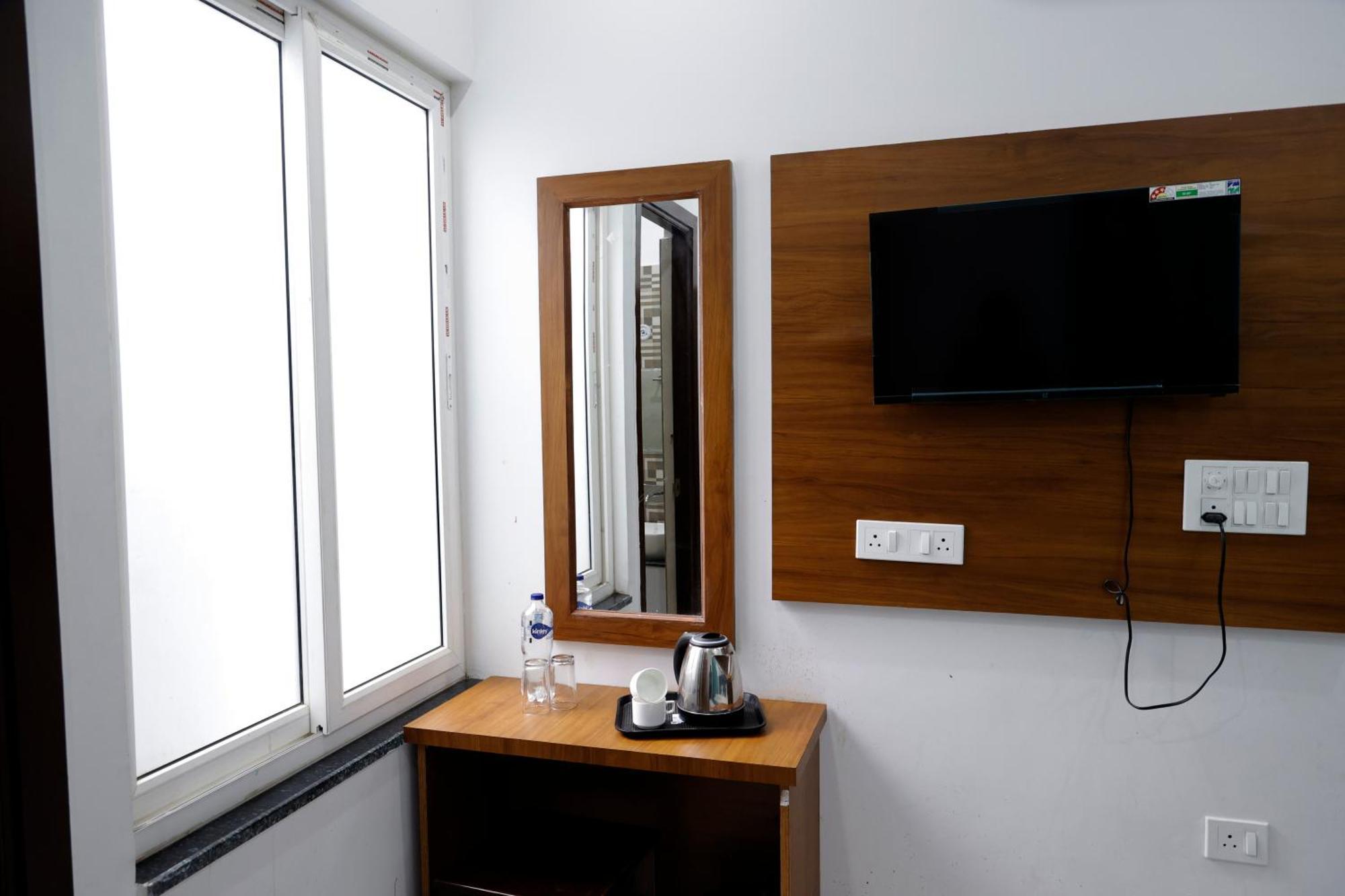 Hotel Parth Inn Rishīkesh Buitenkant foto