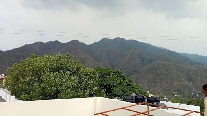 Hotel Parth Inn Rishīkesh Buitenkant foto